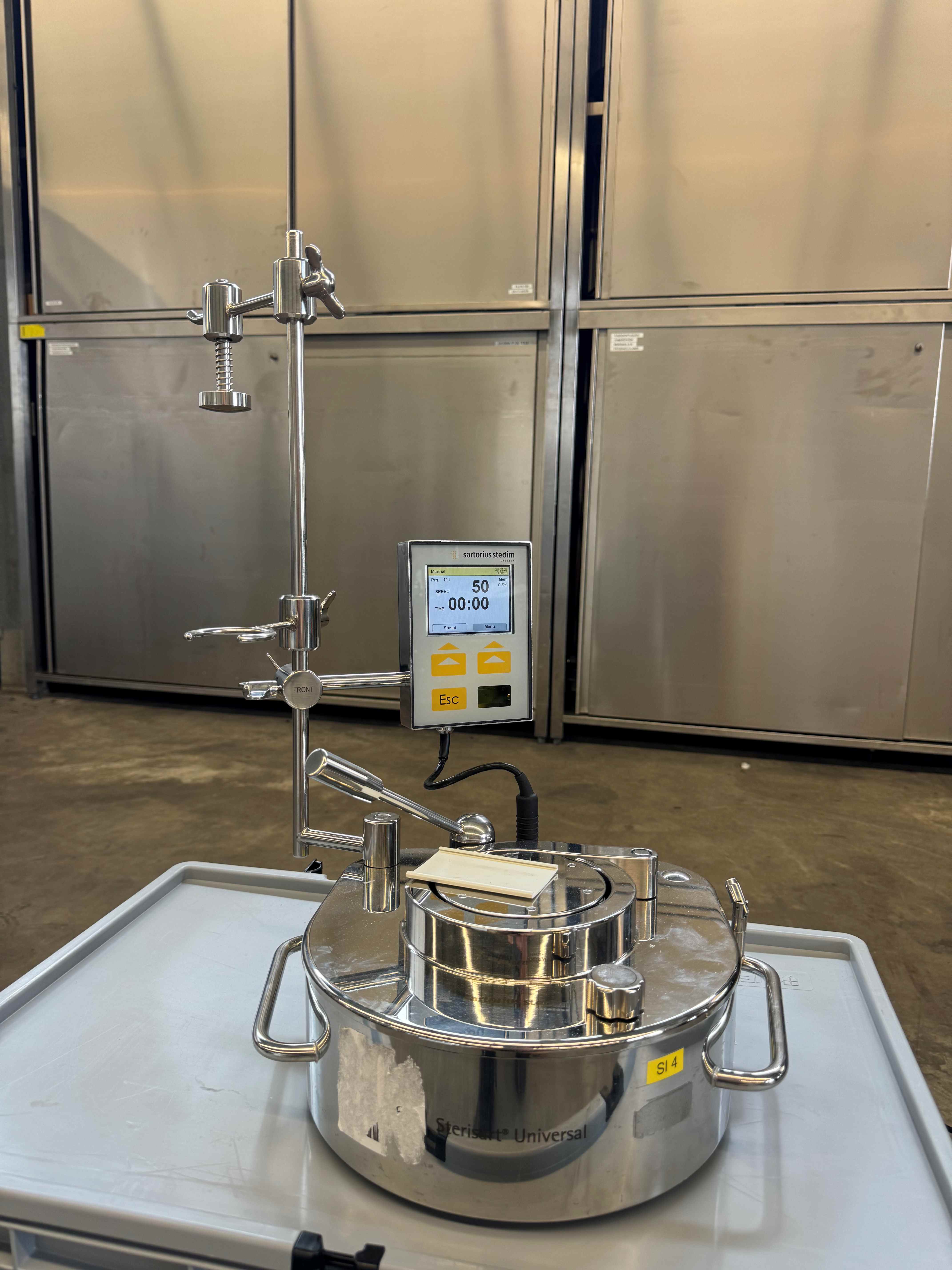 Sterisart universal pump for sterility tests