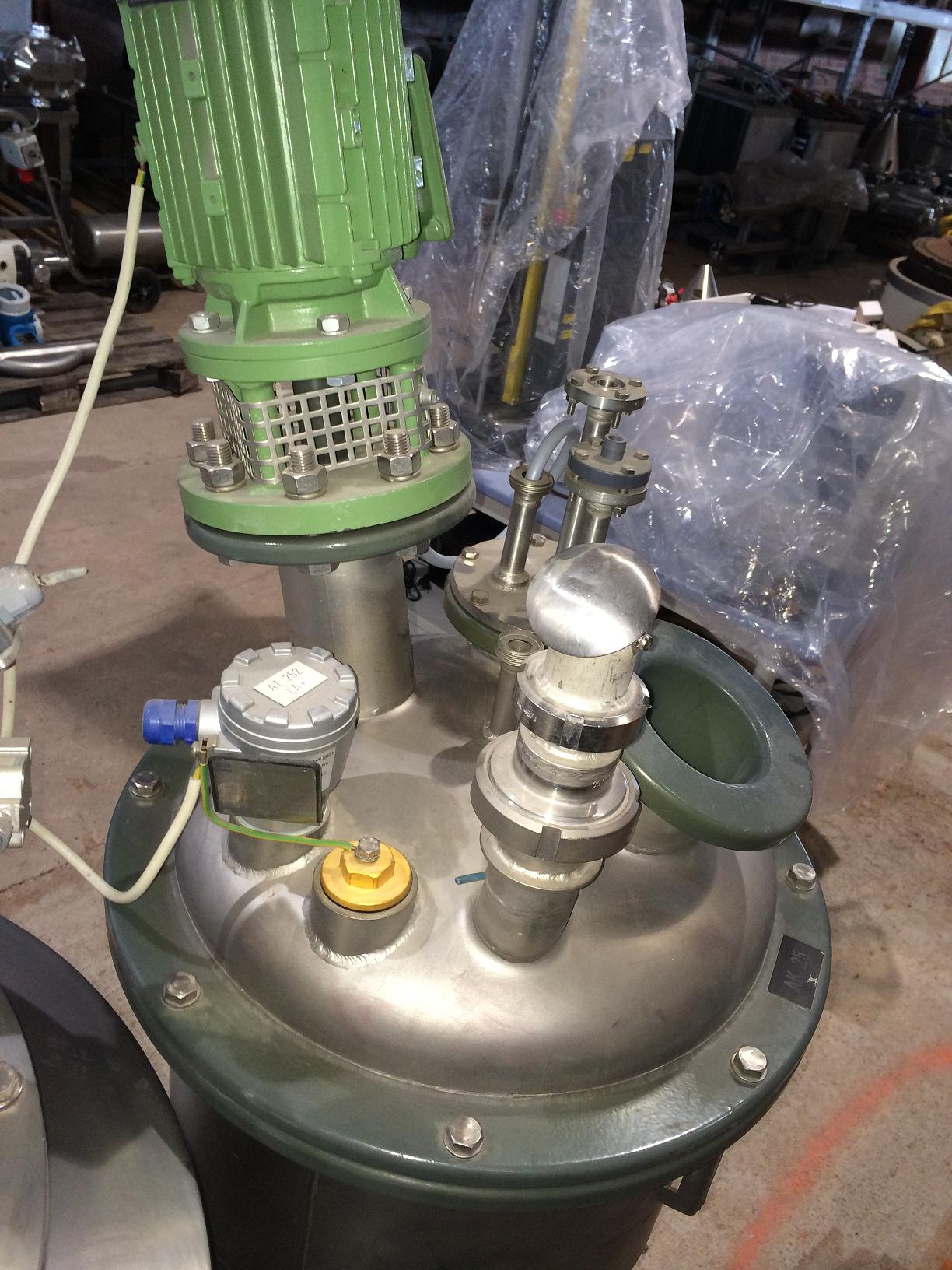 Edelstahlbehälter  3