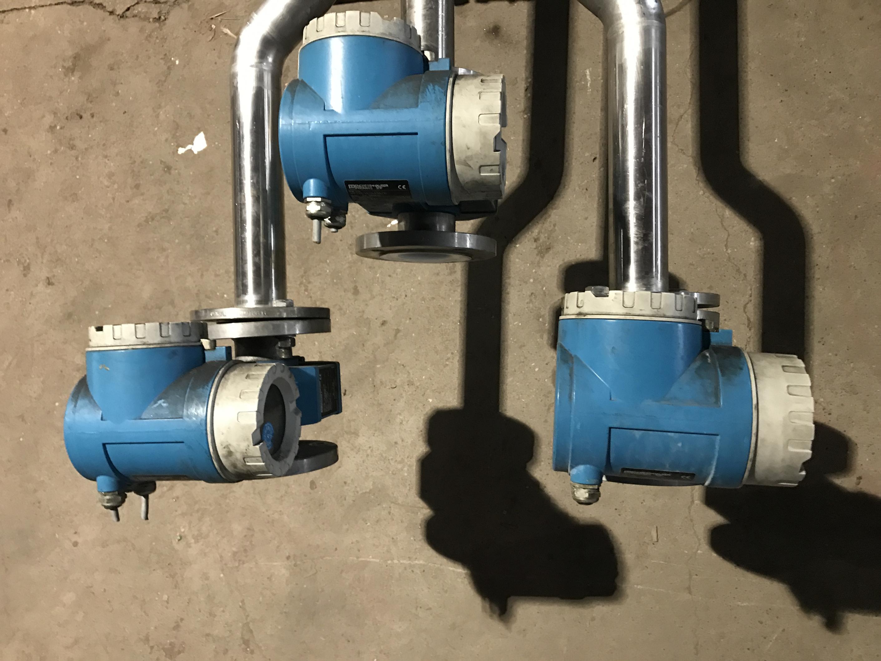 Coupling panel with 3 flow meters 3