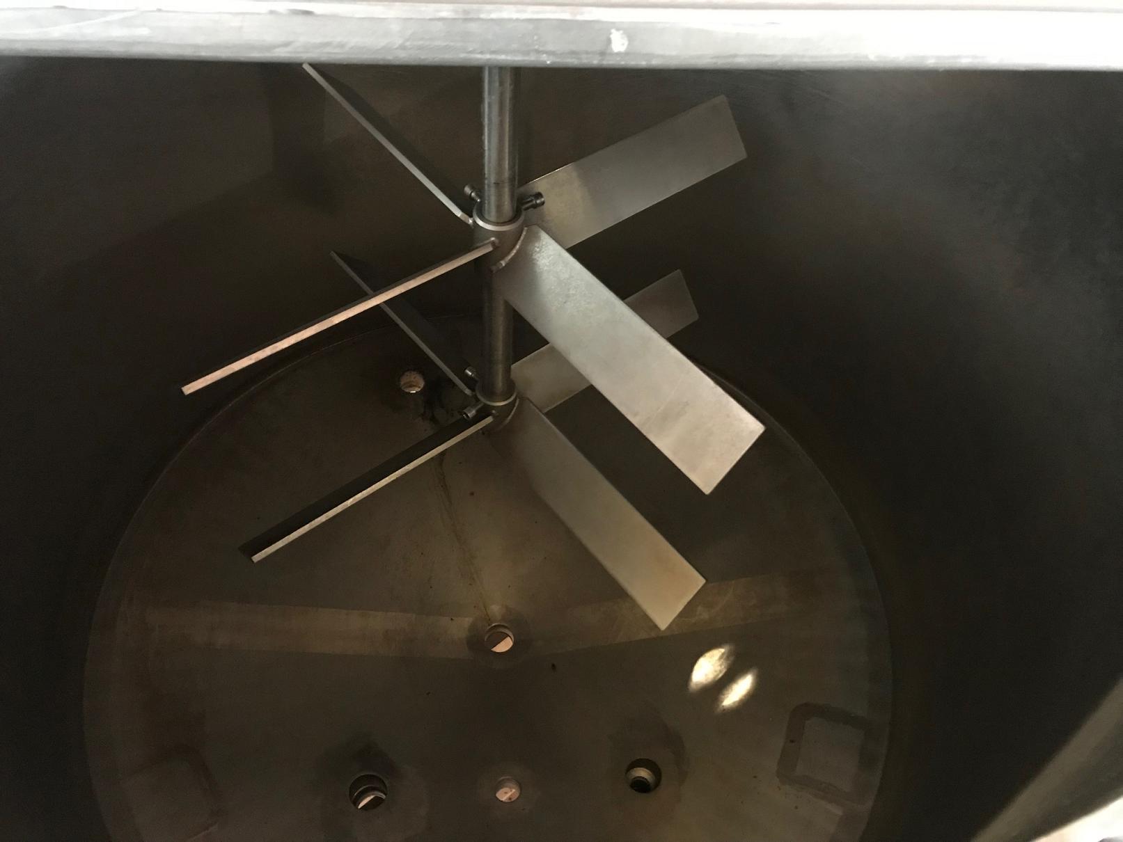 1200 l Edelstahlbehälter  2