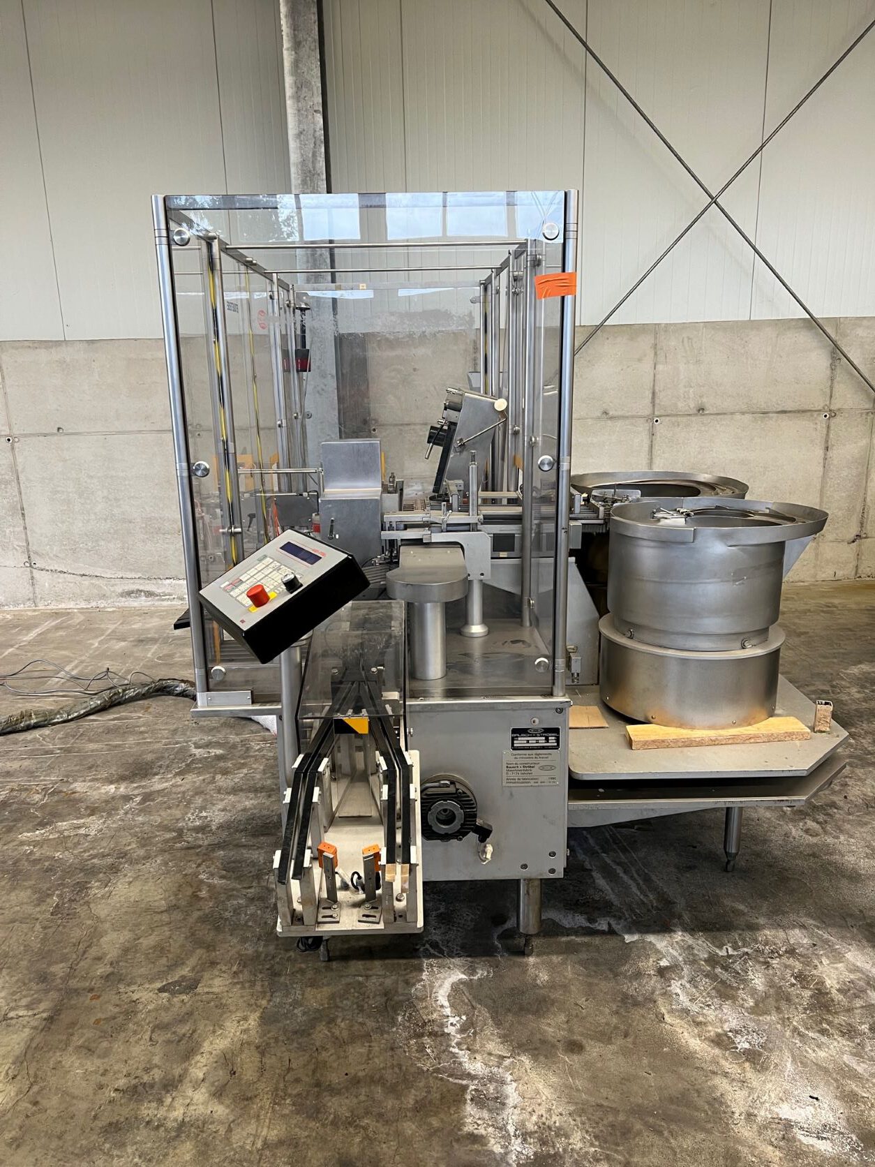 Etikettiermaschine für Einwegspritzen 2