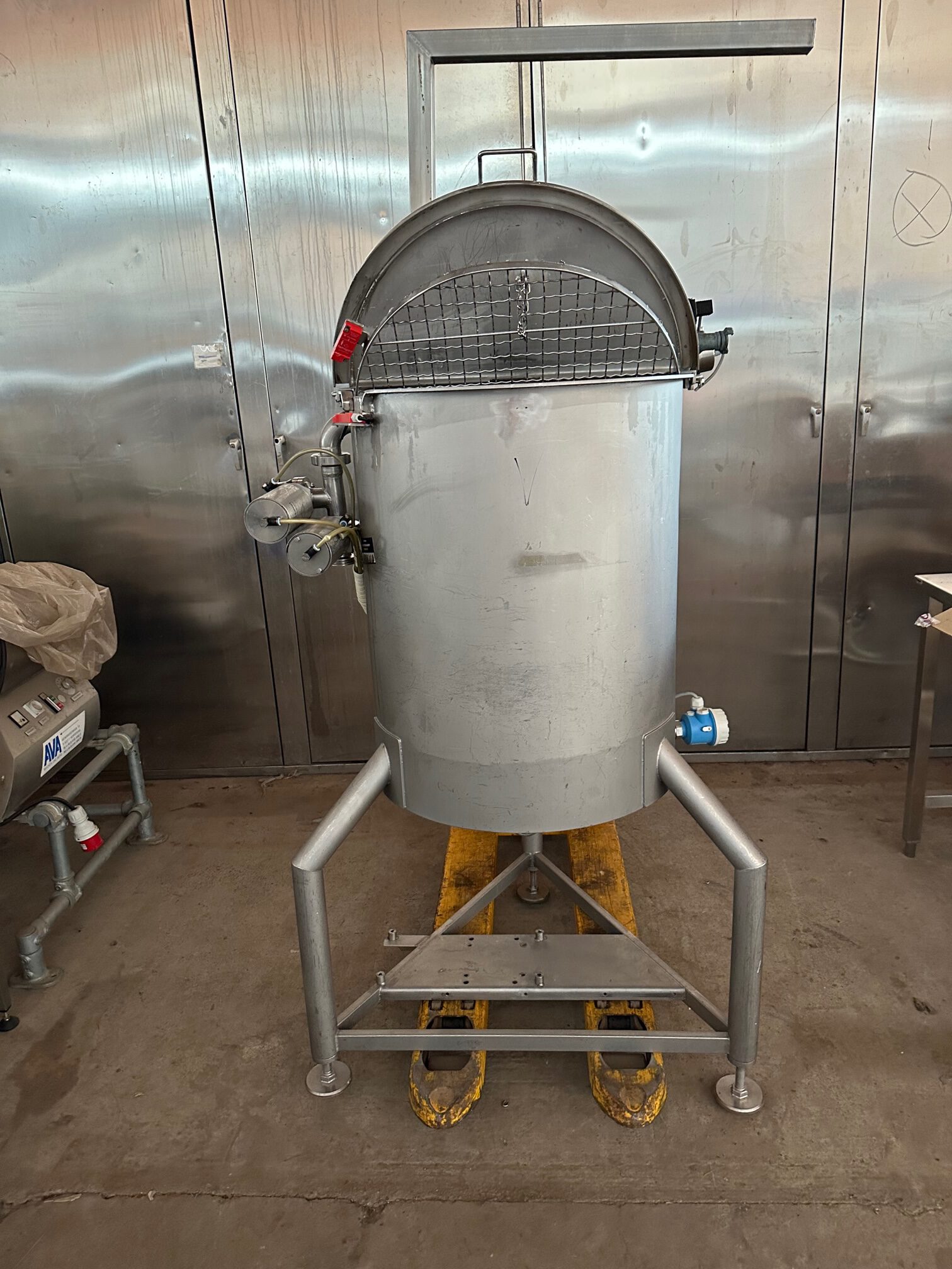 Stainless Steel Tank   2