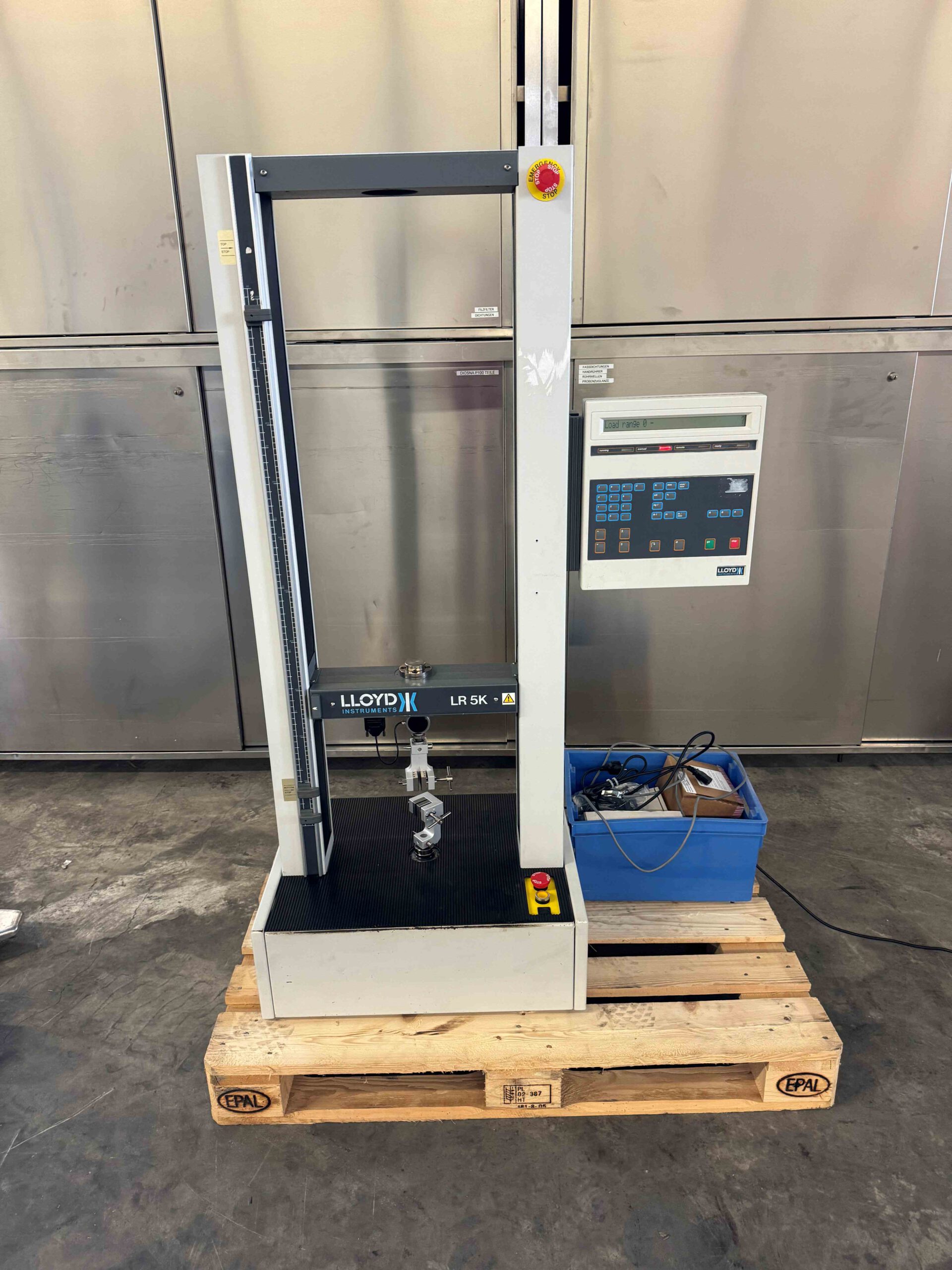 Universal-Materialprüfmaschine