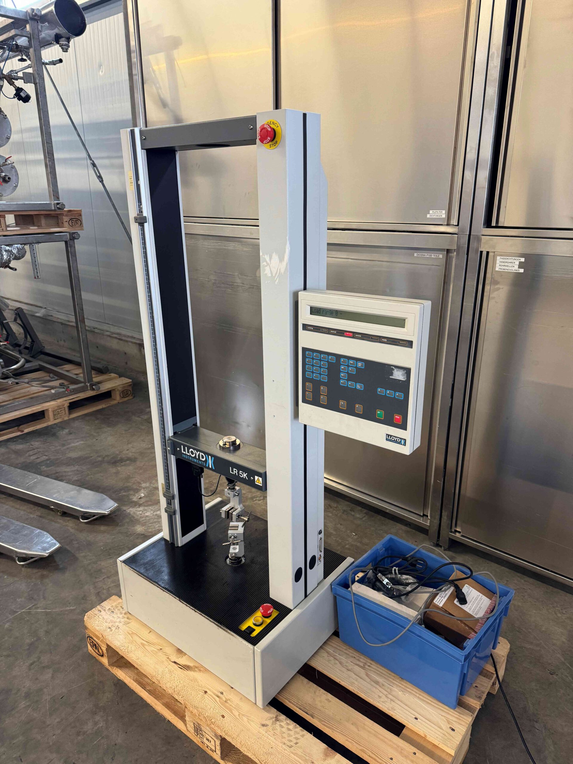 Universal-Materialprüfmaschine 2