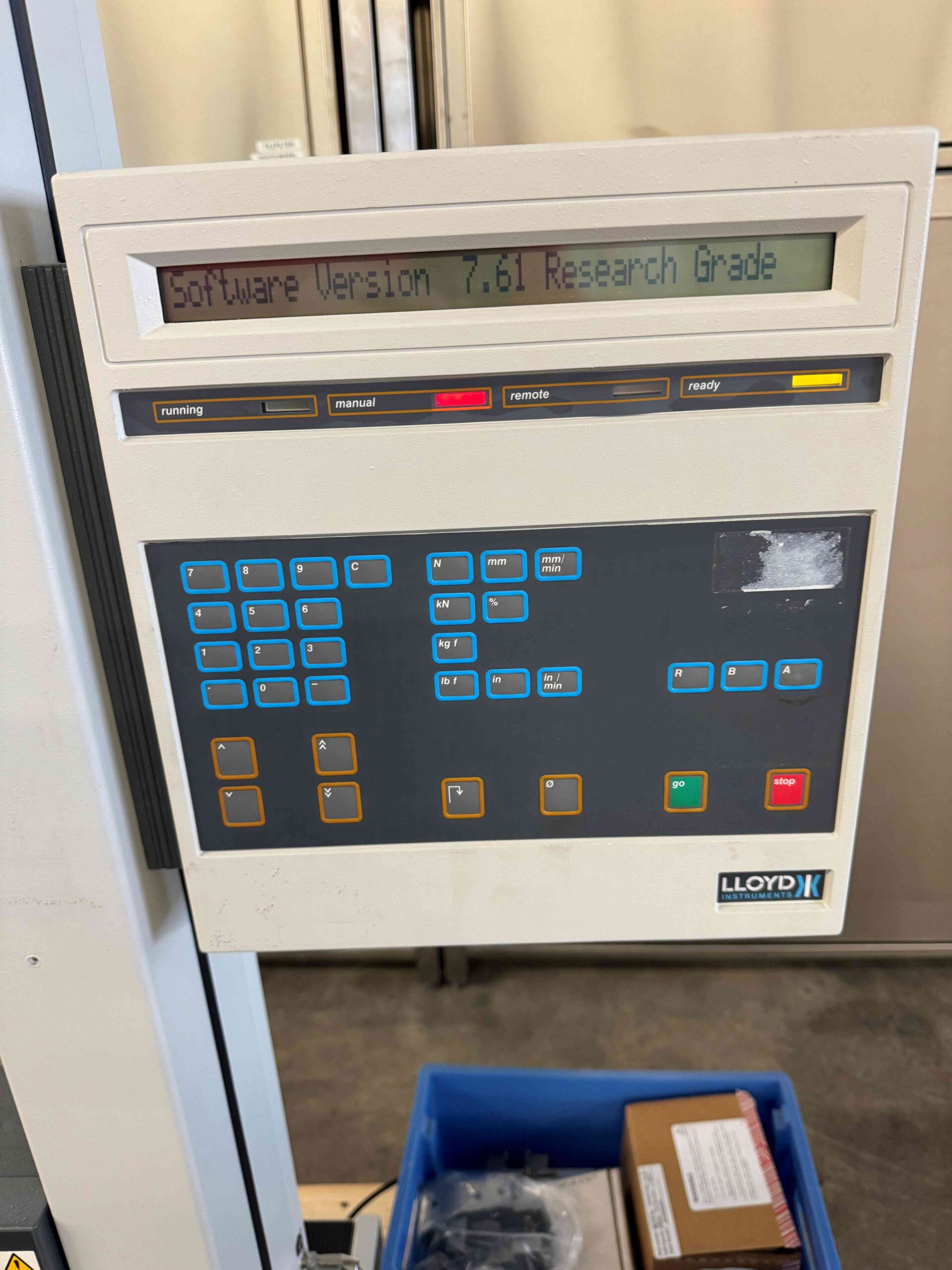 Universal-Materialprüfmaschine 3