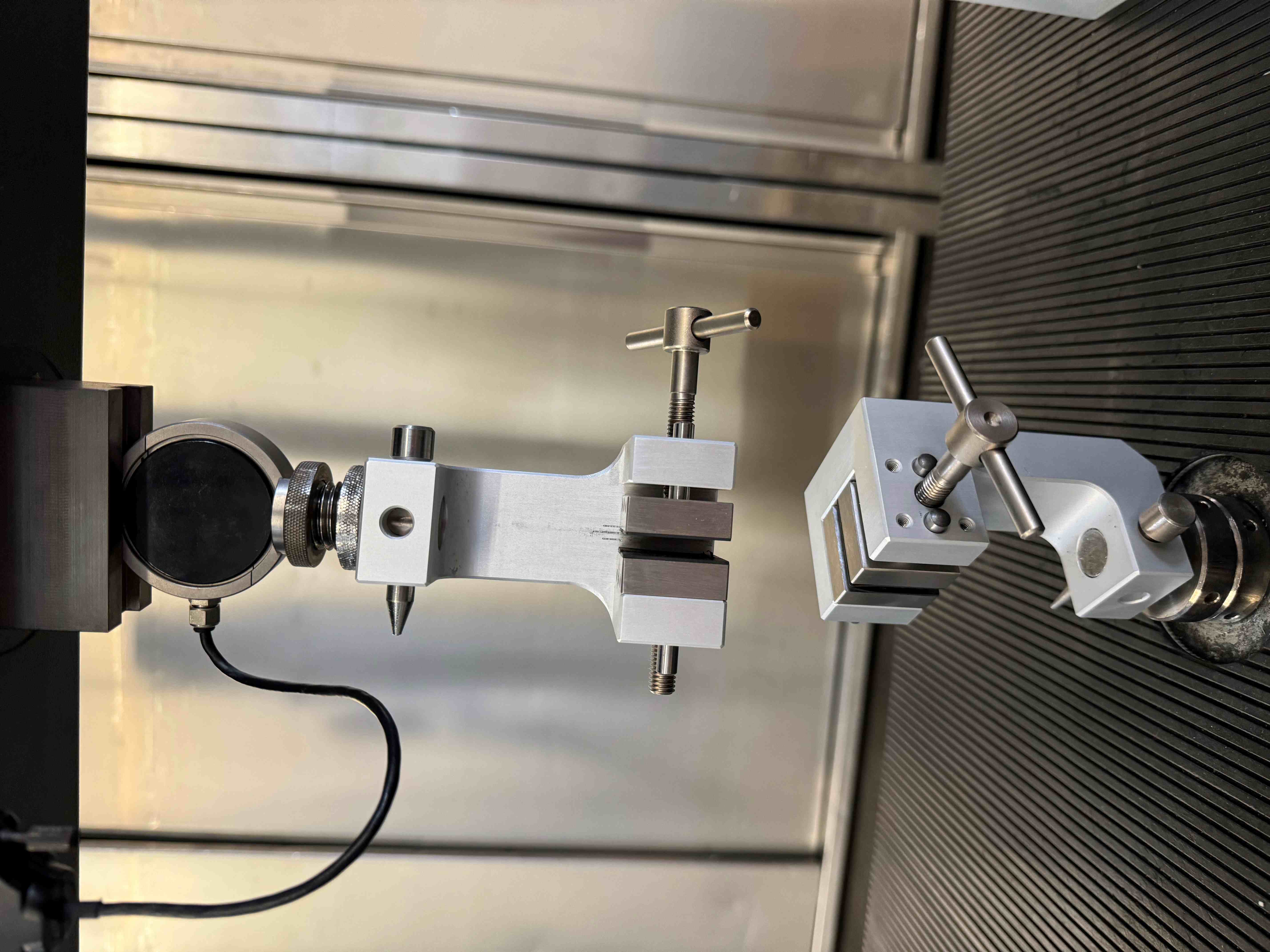 Universal-Materialprüfmaschine 4