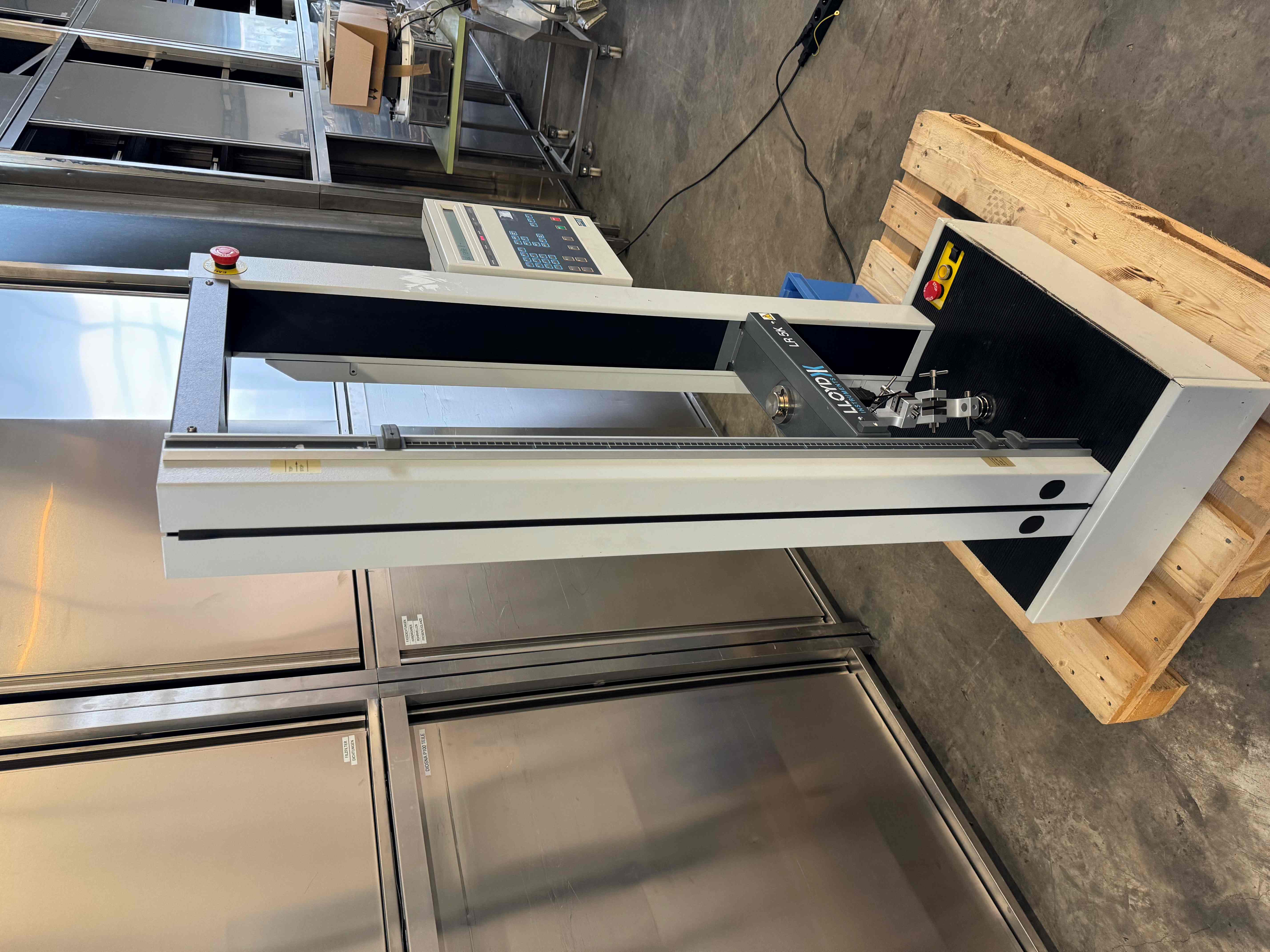 Universal-Materialprüfmaschine 5