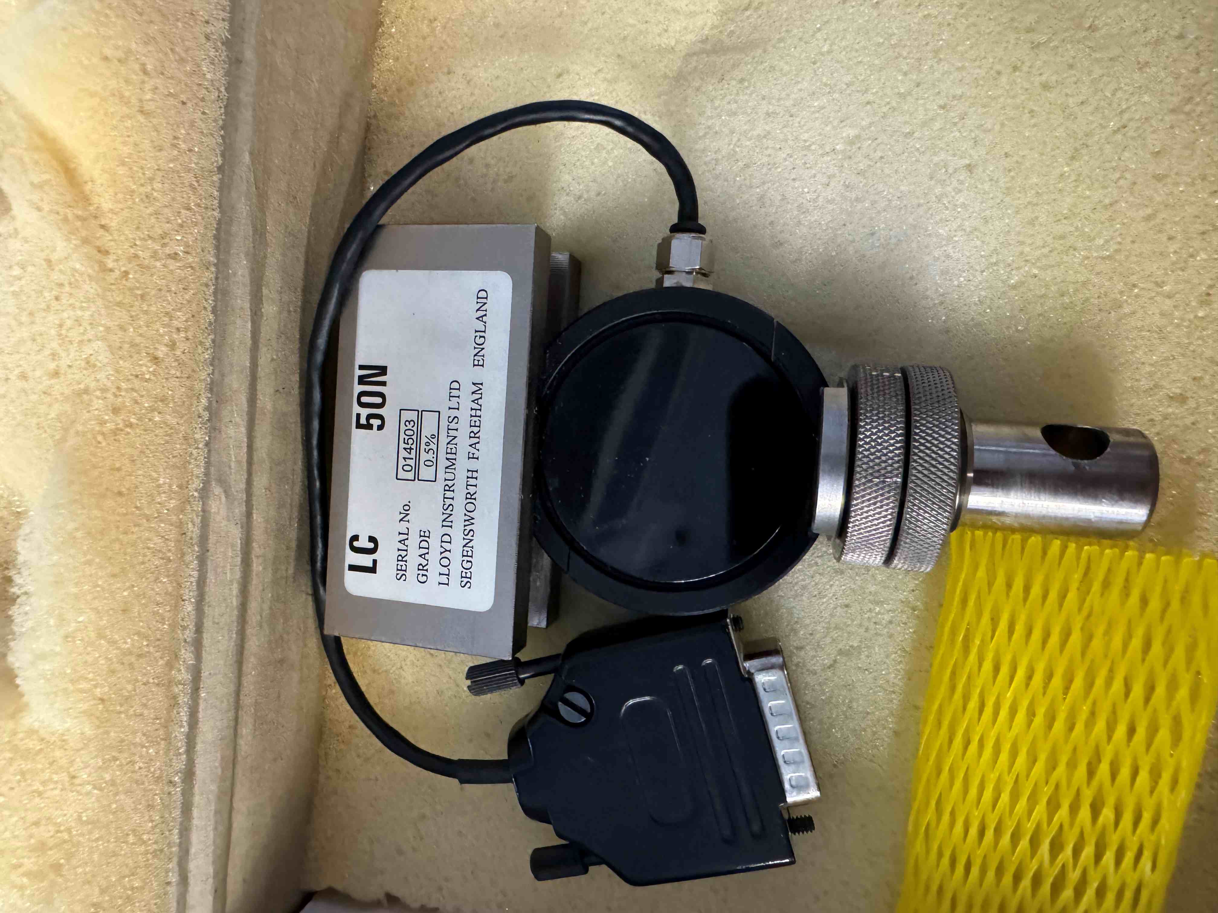 Universal-Materialprüfmaschine 6