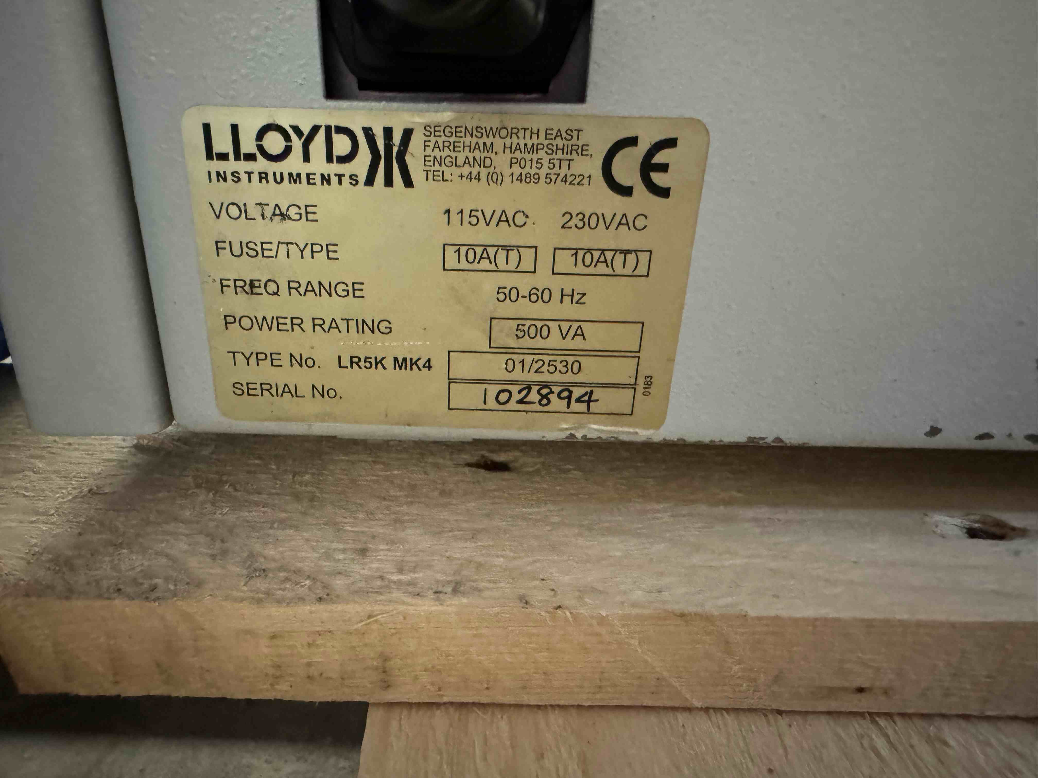 Universal-Materialprüfmaschine 8