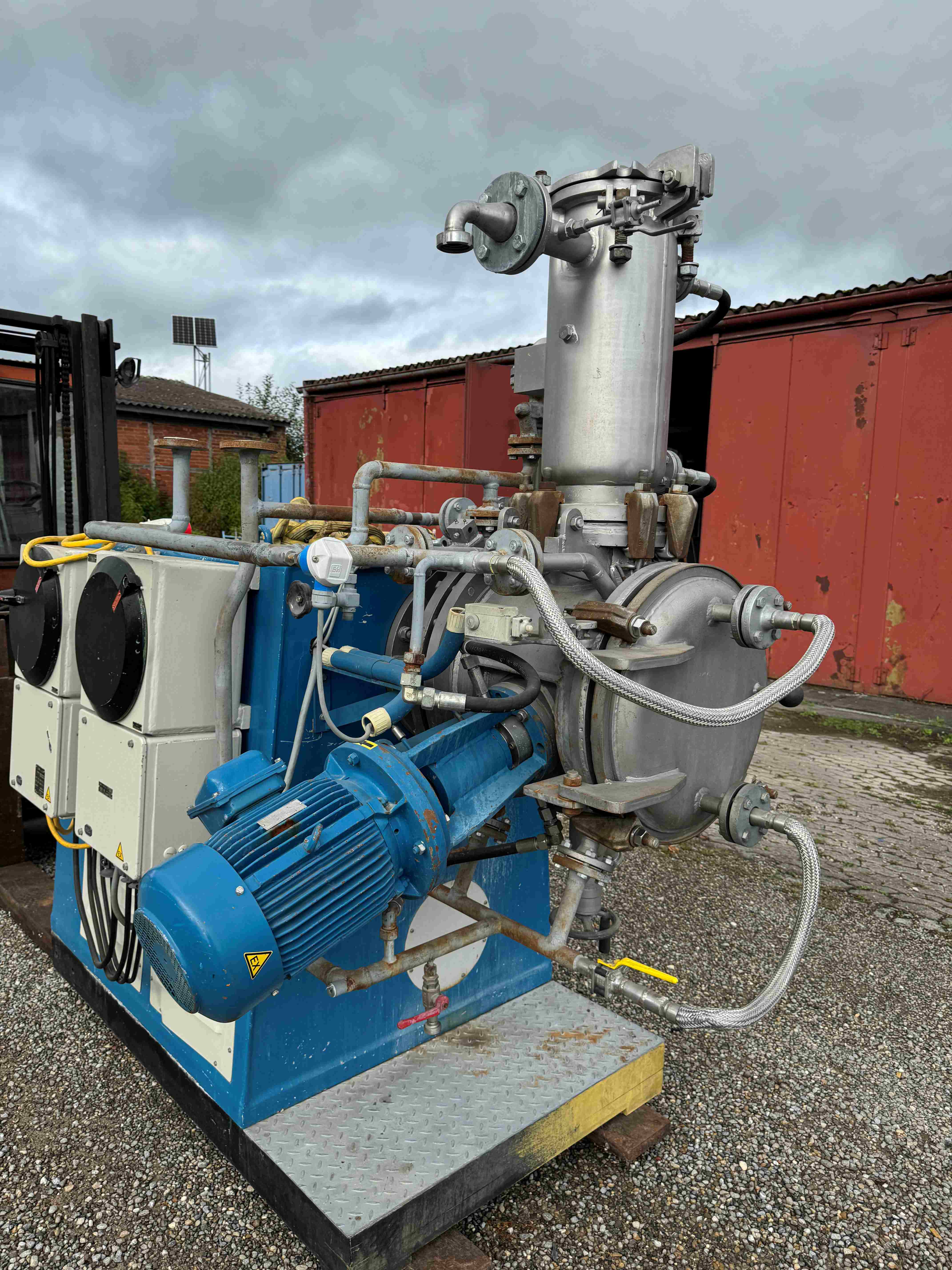 Vacuum mixer-dryer 6