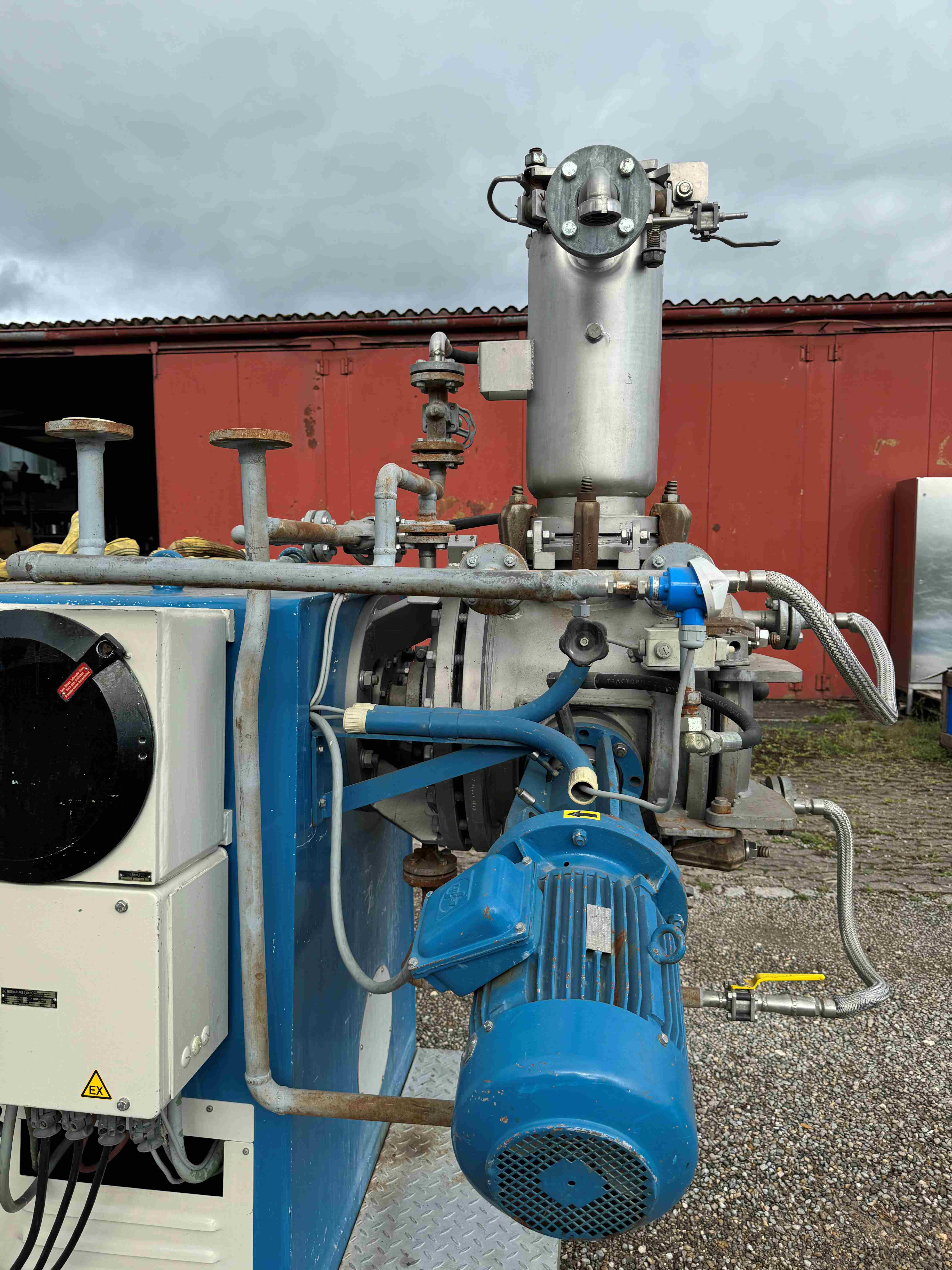 Vacuum mixer-dryer 7