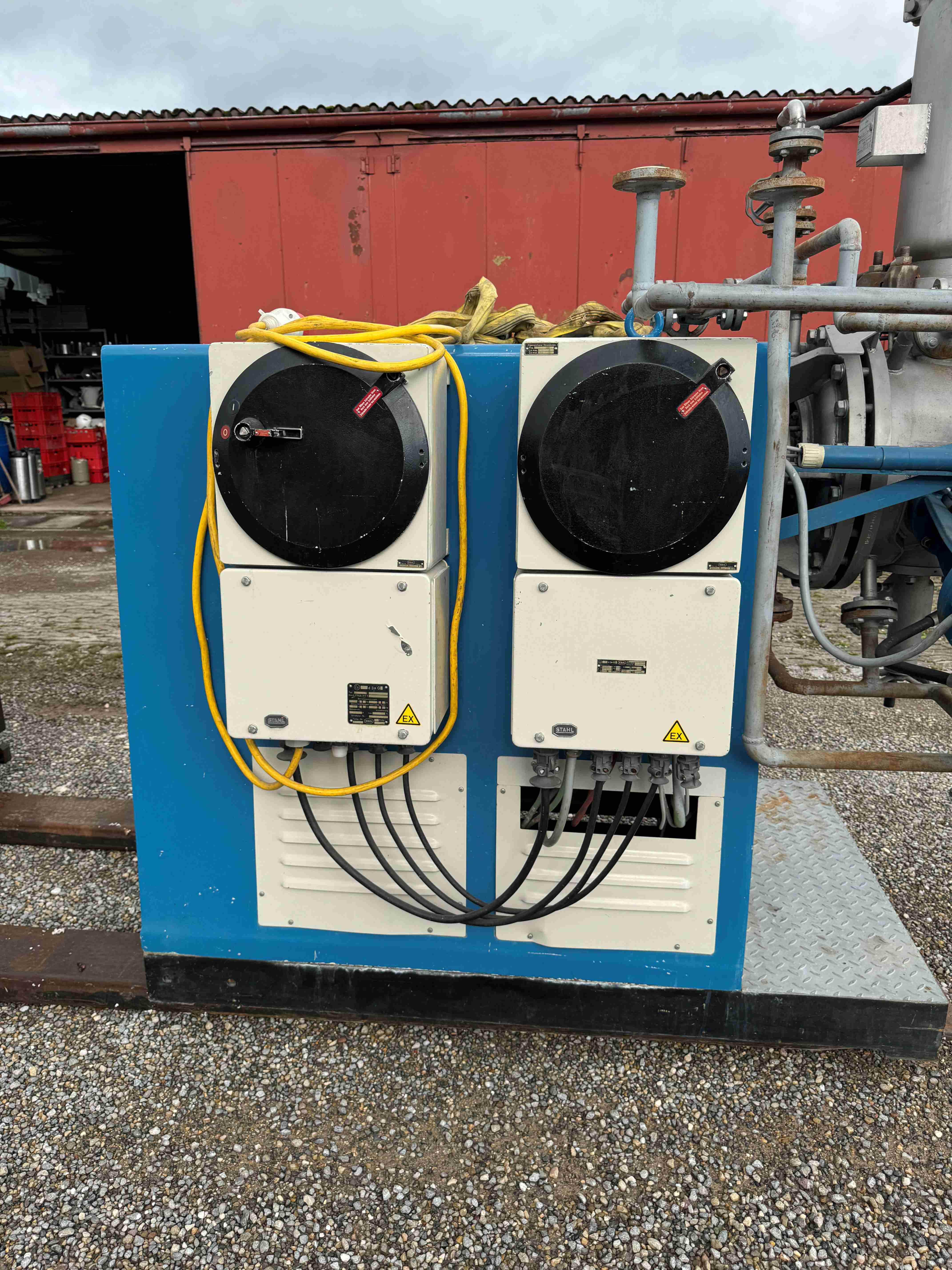 Vacuum mixer-dryer 8