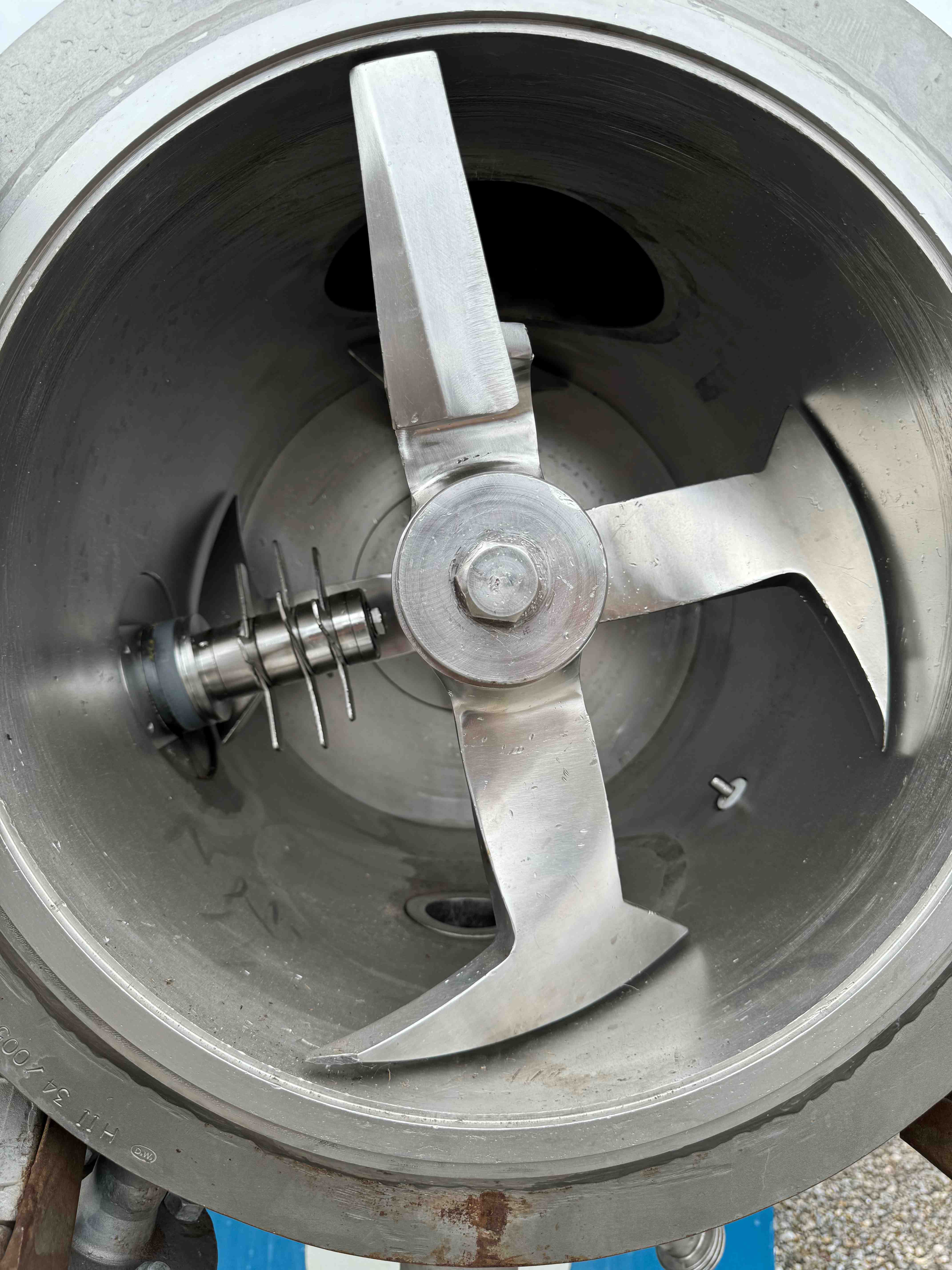 Vacuum mixer-dryer 9