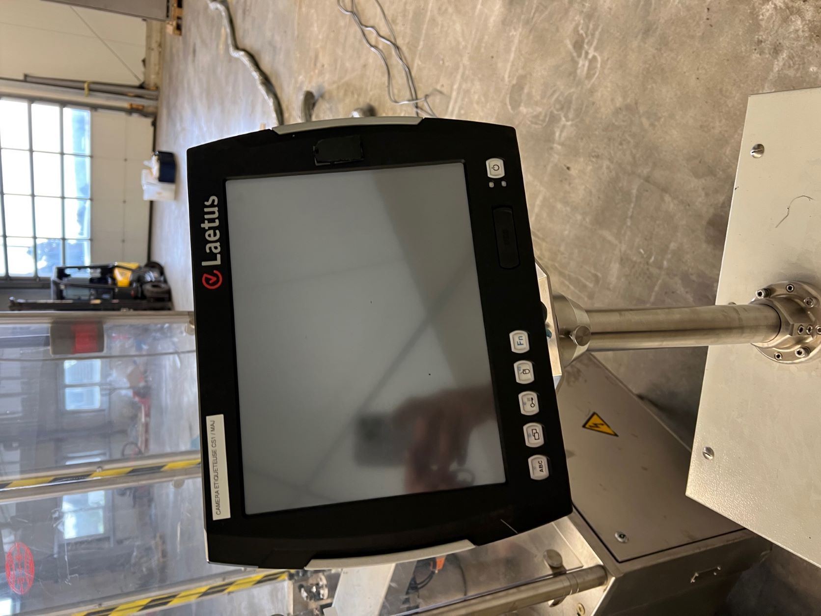 Etikettiermaschine für Einwegspritzen 8