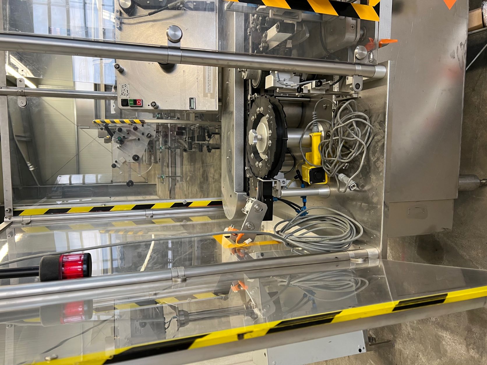 Etikettiermaschine für Einwegspritzen 9