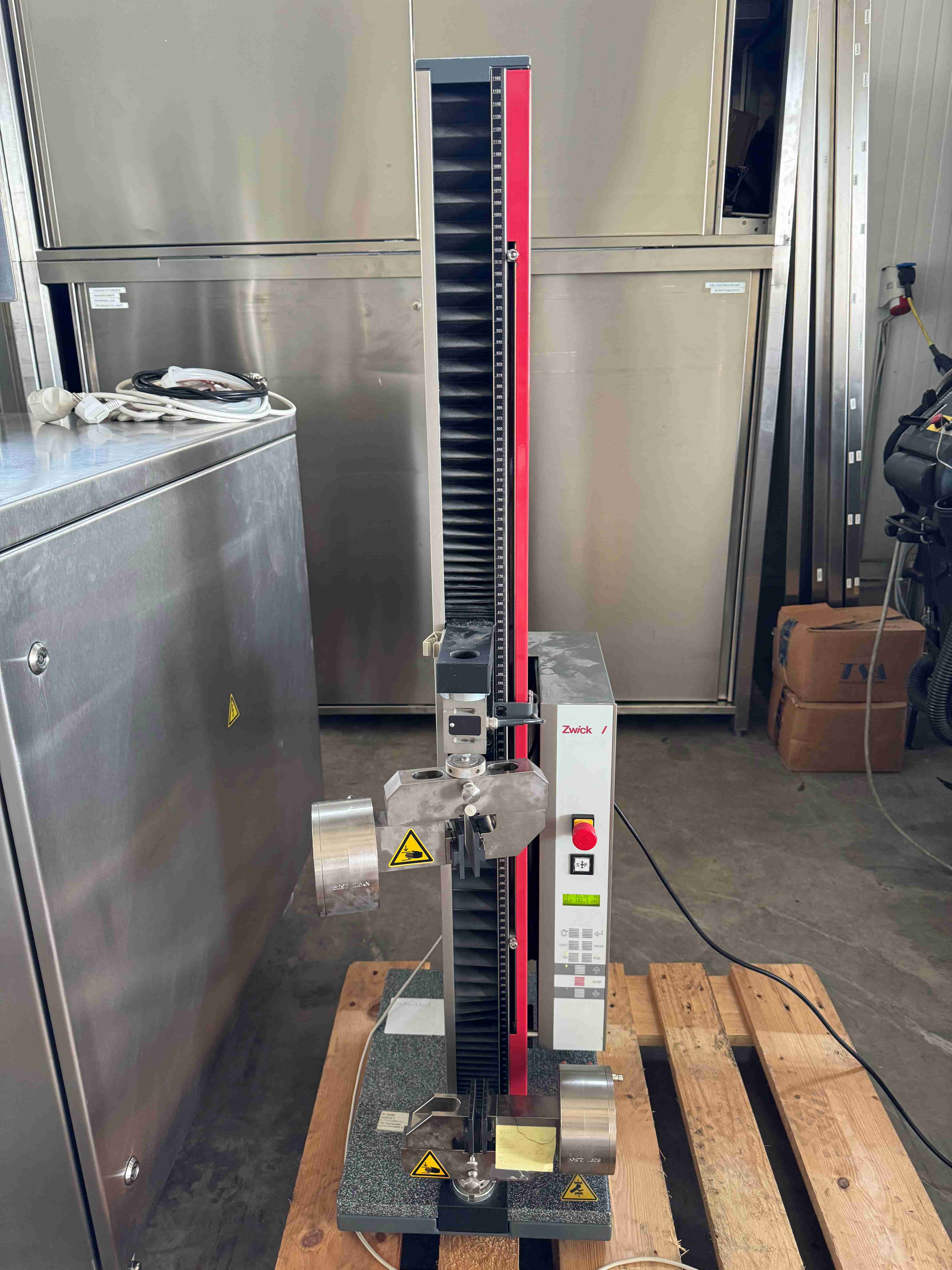 Zug- und Druckprüfgerät