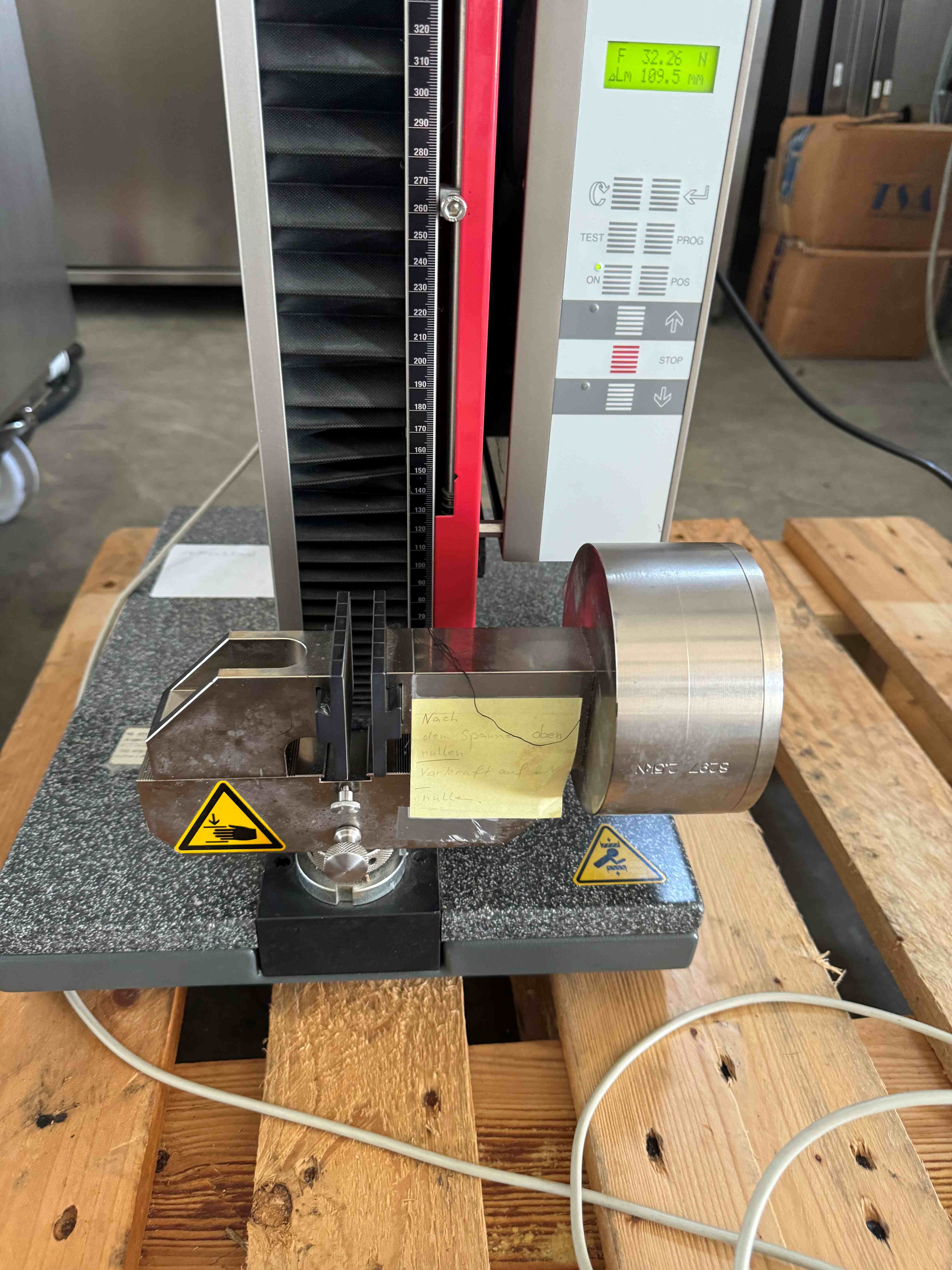 Zug- und Druckprüfgerät 2