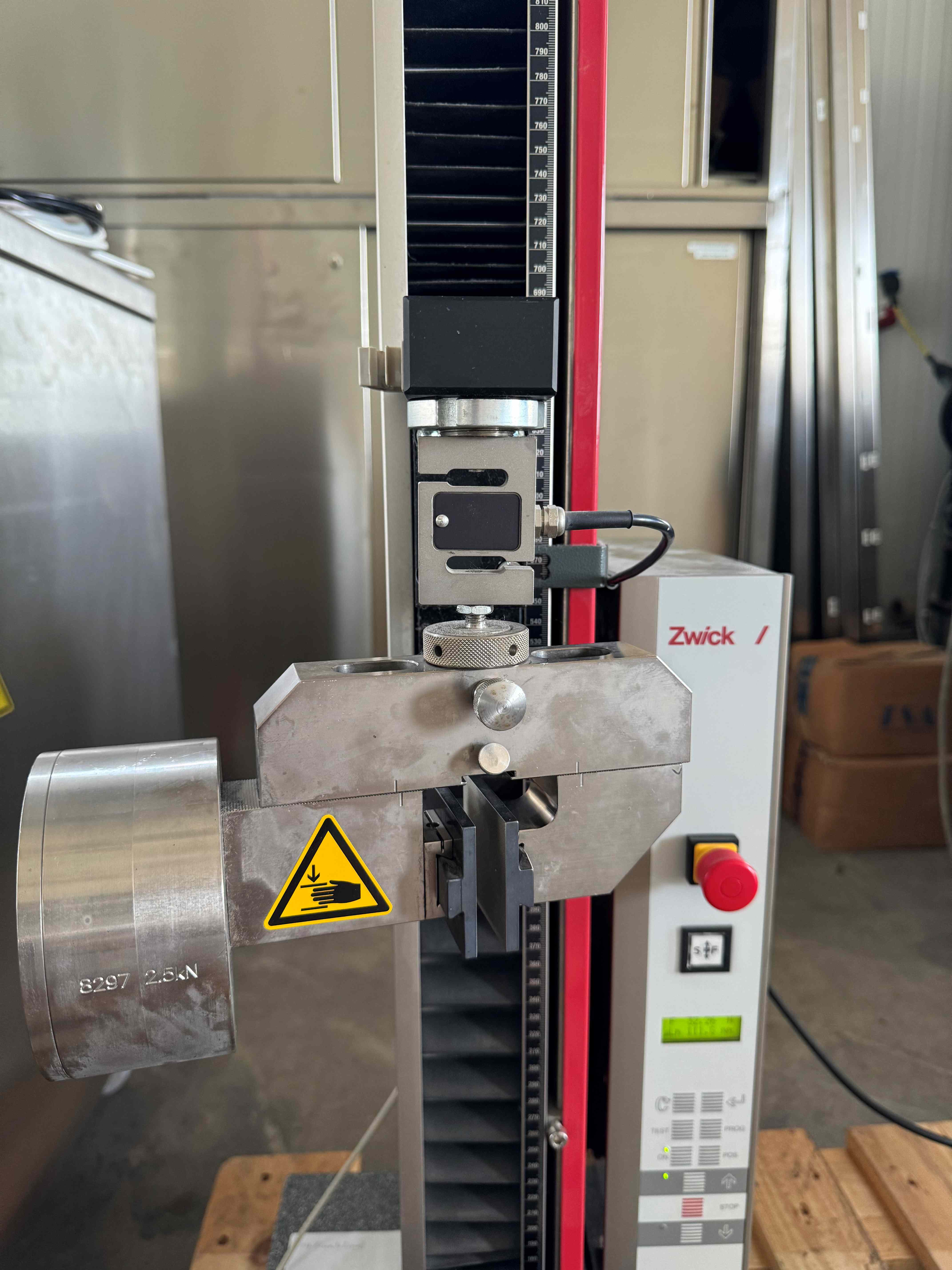 Zug- und Druckprüfgerät 3