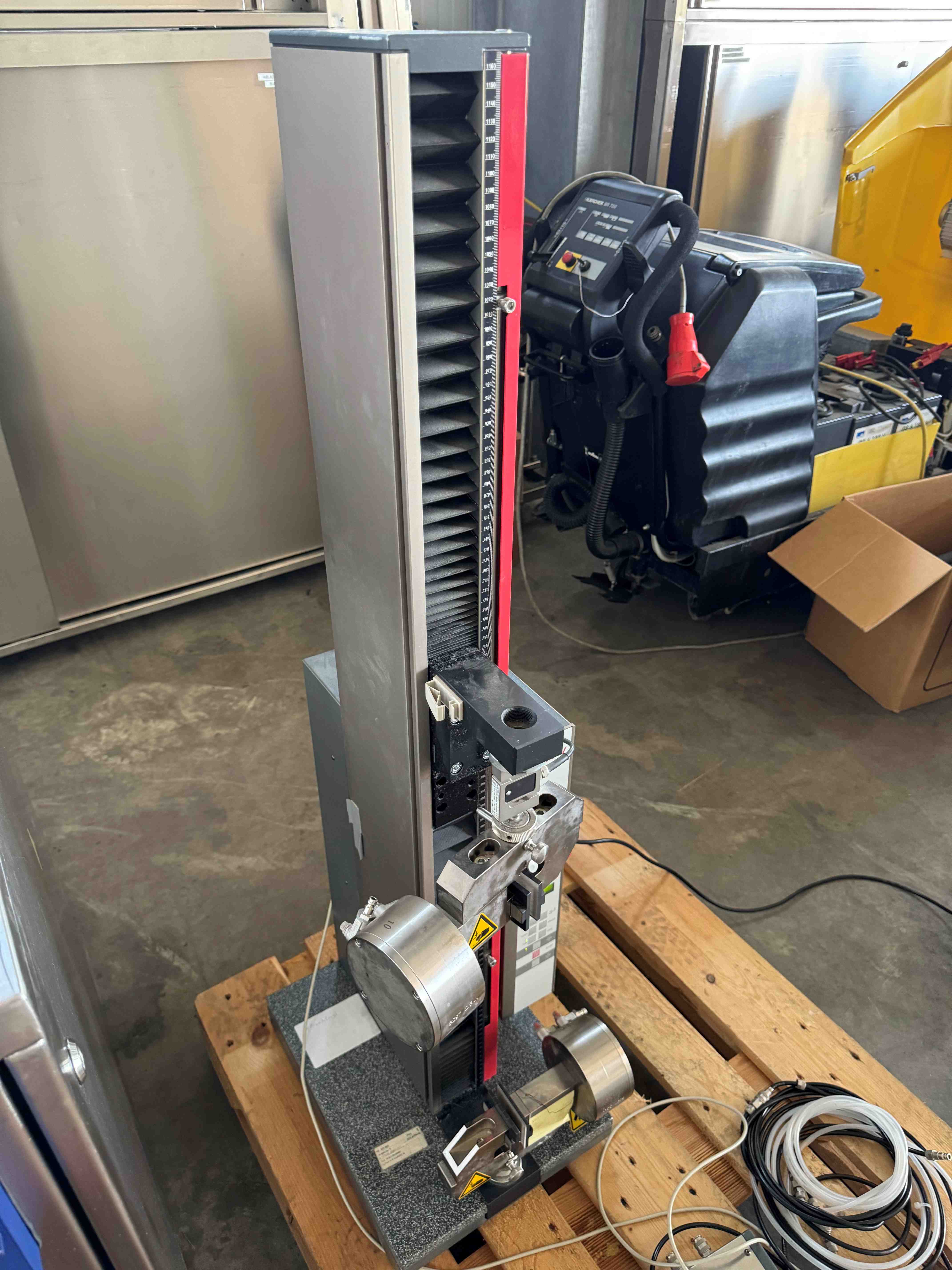 Zug- und Druckprüfgerät 7