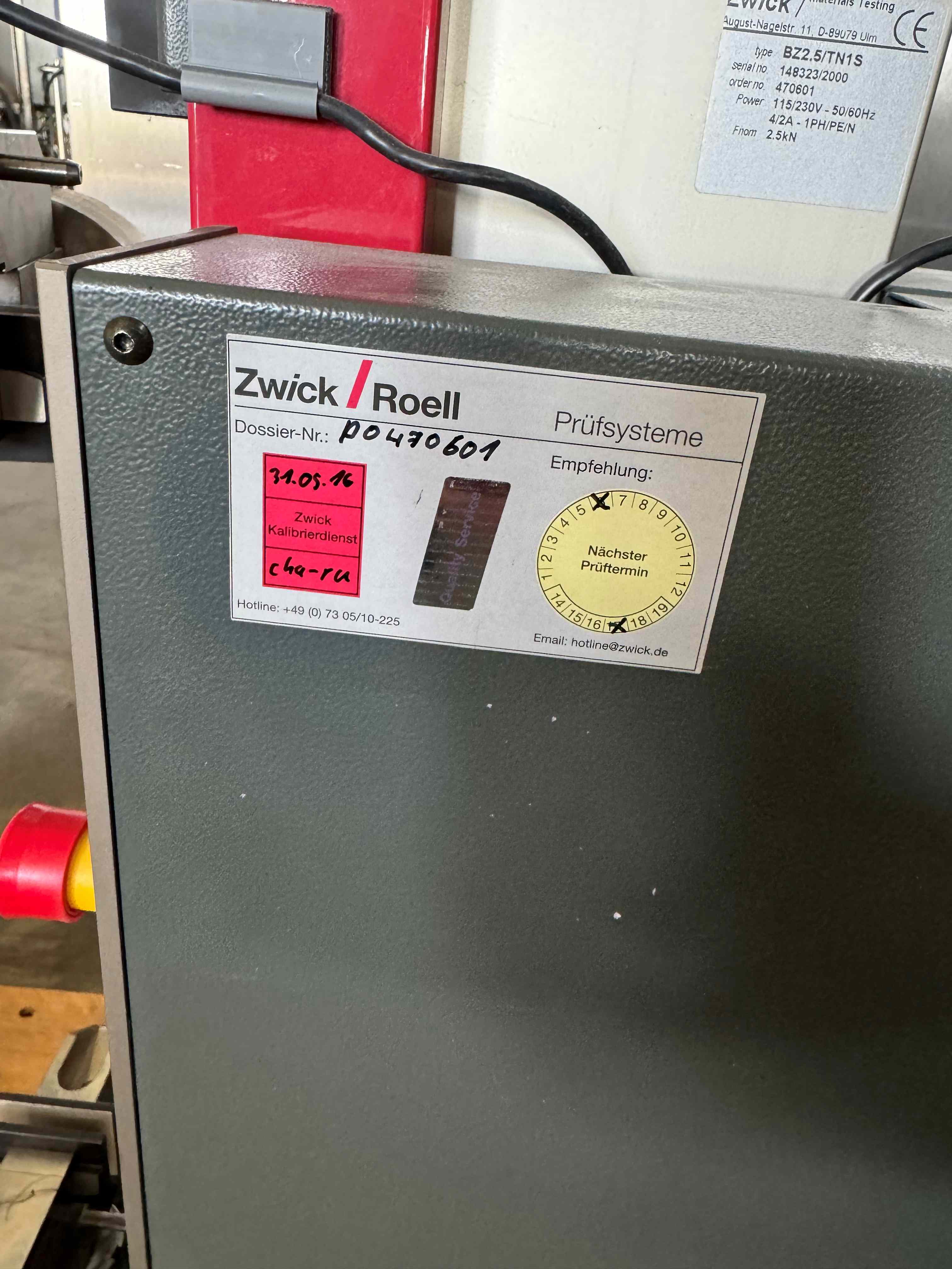 Zug- und Druckprüfgerät 8